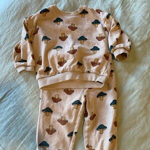 Mushroom 🍄 Sweatset H&M Tan 3T